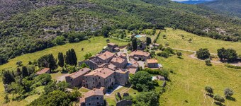 Beautiful apartment in villa for 4 guests with pool, WIFI, TV, patio and pets allowed