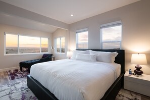 3 habitaciones, tabla de planchar con plancha y cuna de viaje 