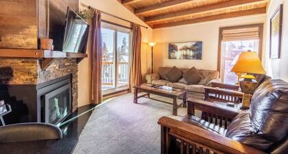 Treehouse #305, Building D by Summit County Mountain Retreats