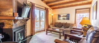 Treehouse #305, Building D by Summit County Mountain Retreats