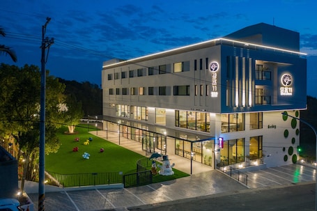 Exterior. Shine World 11