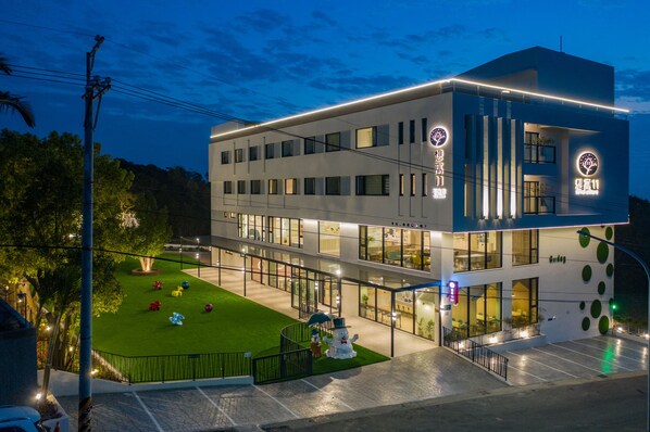 Exterior - Shine World 11 (Taichung)