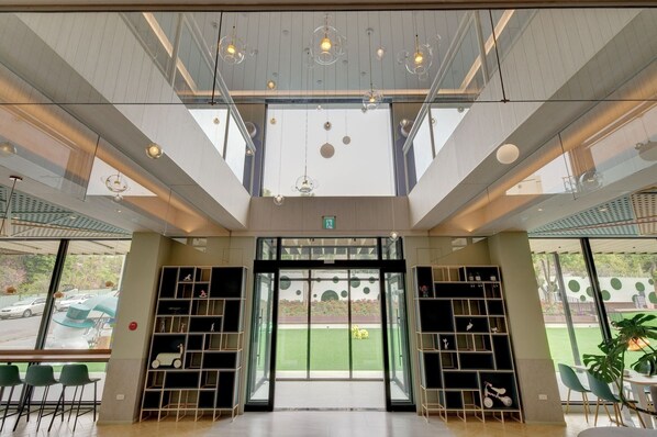 Interior entrance - Shine World 11  (Taichung)
