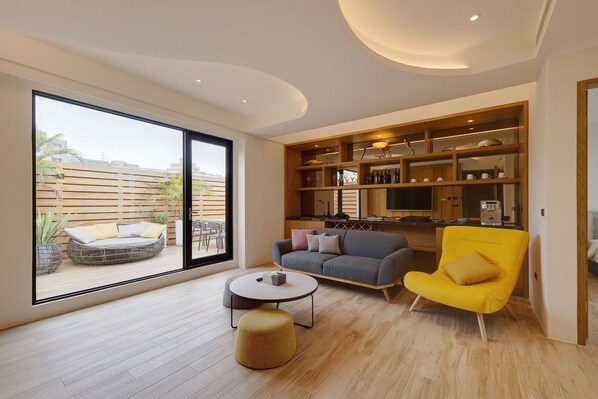 Sunshine Theme Room | Living area | Flat-screen TV - Shine World 11  (Taichung)