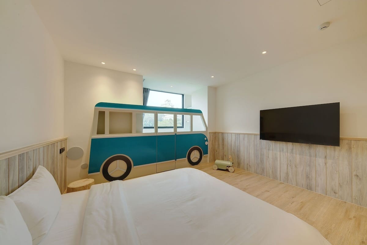 Car Theme Room | Blackout curtains, free WiFi