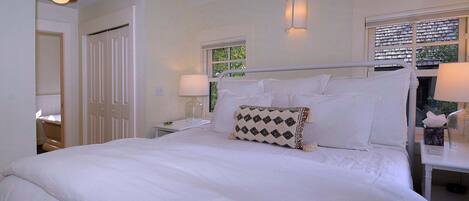 3 Schlafzimmer, Schreibtisch, Bügeleisen/Bügelbrett, Reisekinderbett