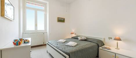 2 bedrooms, bed sheets