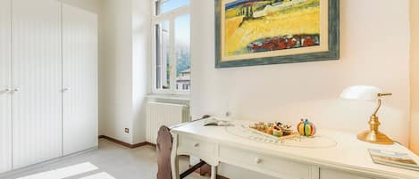 Family Apartment, Multiple Bedrooms, Lakeside (Bella Varenna) | Living area | Fireplace