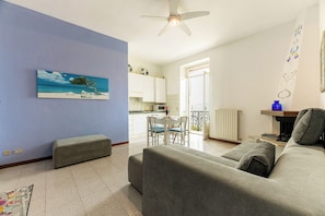 Family Apartment, 2 Bedrooms, Lakeside (Bella Varenna) | Living room