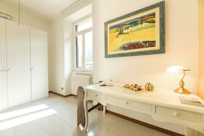 Family Apartment, 2 Bedrooms, Lakeside (Bella Varenna)