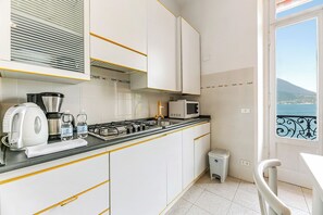 Family Apartment, Multiple Bedrooms, Lakeside (Bella Varenna) | Private kitchen