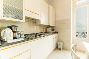 Family Apartment, 2 Bedrooms, Lakeside (Bella Varenna) | Private kitchen