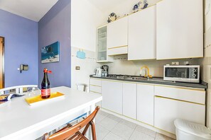 Familienapartment, Mehrere Schlafzimmer, Seeseite (Bella Varenna) | Eigene Küche