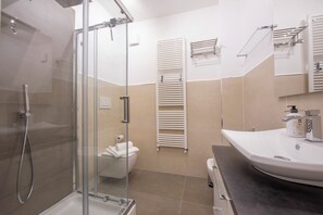 Family Apartment, Multiple Bedrooms (Menaggio Palphi) | Bathroom | Shower, hair dryer, bidet, towels - Menaggio Palphi (Menaggio)
