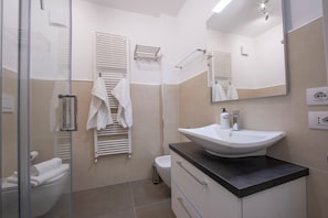 Family Apartment, Multiple Bedrooms (Menaggio Palphi) | Bathroom
