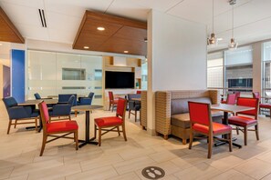 A modern interior with seating arrangements, a television, and a fireplace. - Holiday Inn Express & Suites Phoenix Dwtn - State Capitol by IHG (Phoenix)