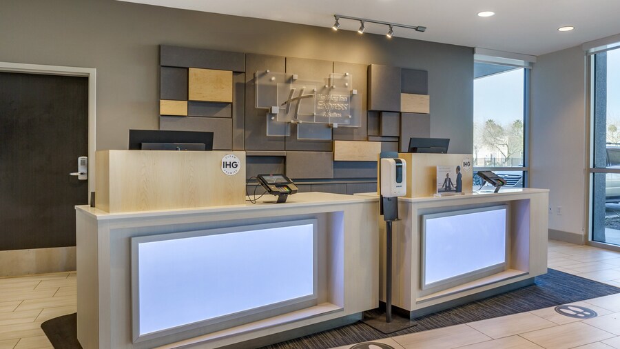 Holiday Inn Express & Suites Phoenix Dwtn - State Capitol by IHG