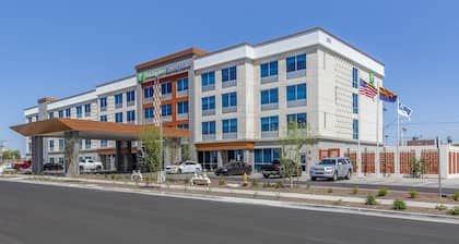 Holiday Inn Express & Suites Phoenix Dwtn - State Capitol by IHG