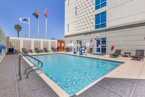 Outdoor pool, pool loungers