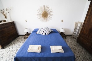 3 bedrooms, iron/ironing board, bed sheets