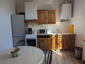 Fridge, microwave, oven, dishwasher