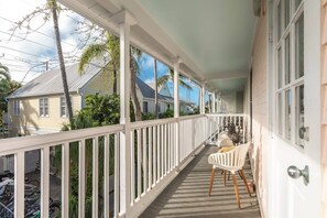 Unclassified image, 4 of 35, button