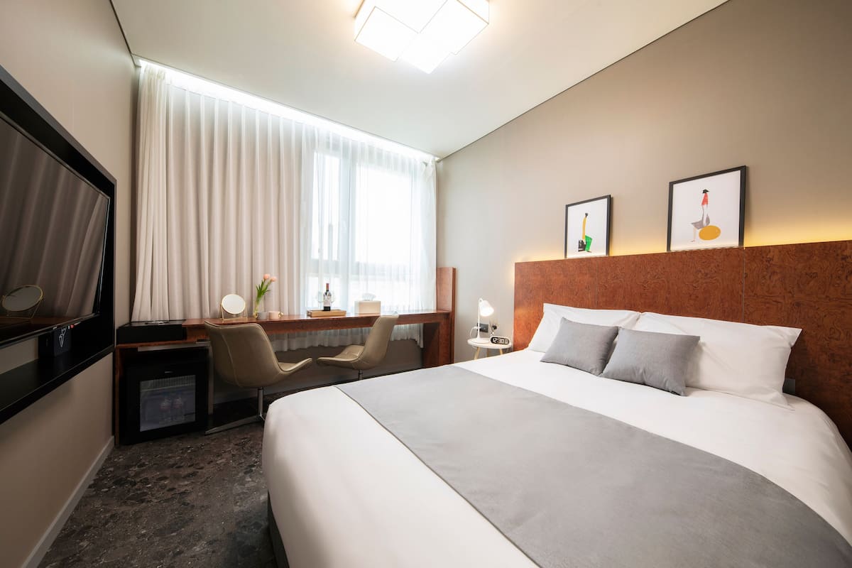 Deluxe Double Room | Soundproofing, iron/ironing board, free WiFi, bed sheets