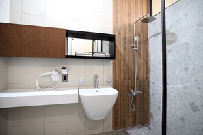 Standard Twin Room | Bathroom | Free toiletries, hair dryer, bathrobes, slippers - Hotel Dm (Seoul)