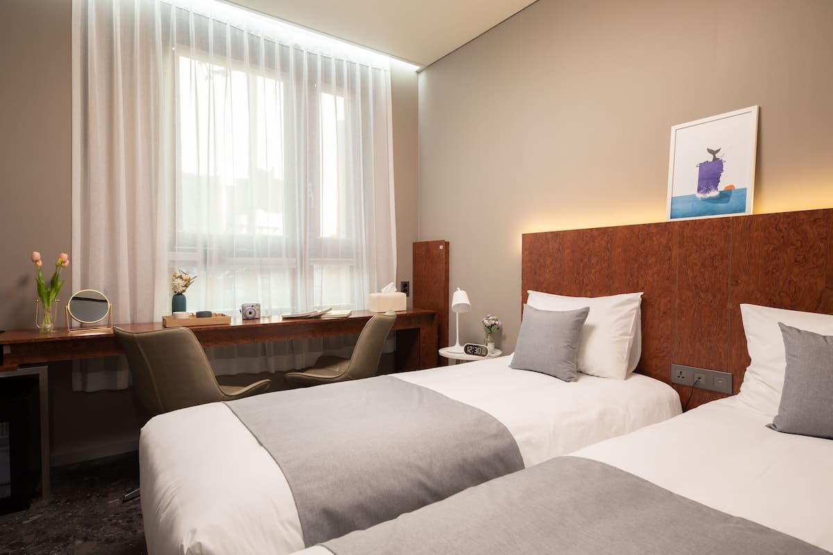 Deluxe Twin Room | Soundproofing, iron/ironing board, free WiFi, bed sheets