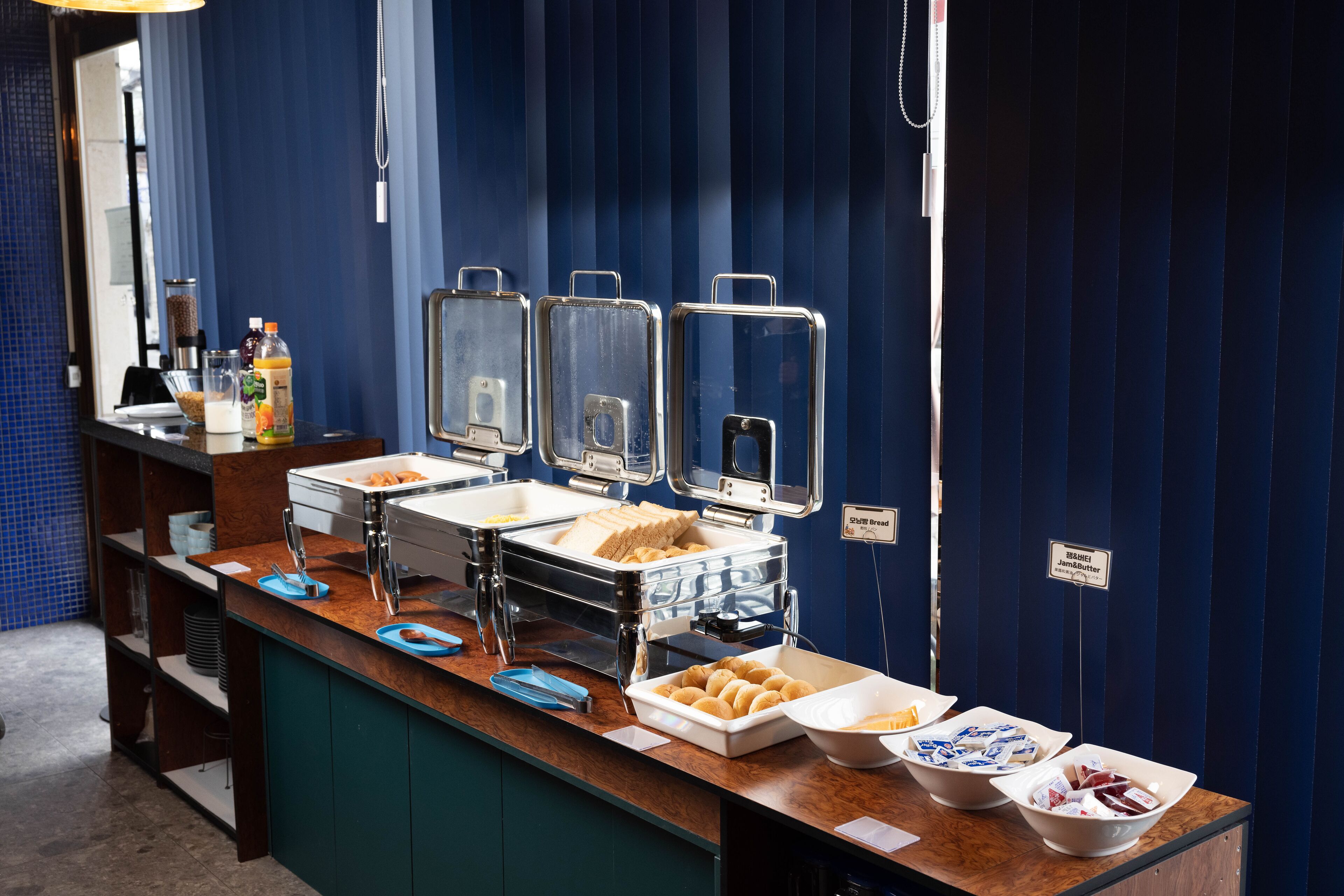 breakfast and lunch served, italian cuisine