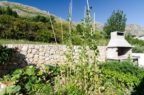 Double Room (Double Room with Balcony and Sea View) | BBQ/picnic area - Leo's Room (Zupa dubrovacka)