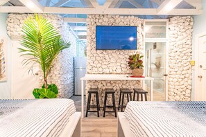 1 chambre, fer et planche à repasser, Wi-Fi, draps fournis