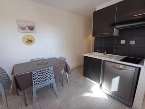 Dining - Charming 2-Star T2 w/ Parking near Thermal Spa & Thau Lagoon (Balaruc-les-Bains)