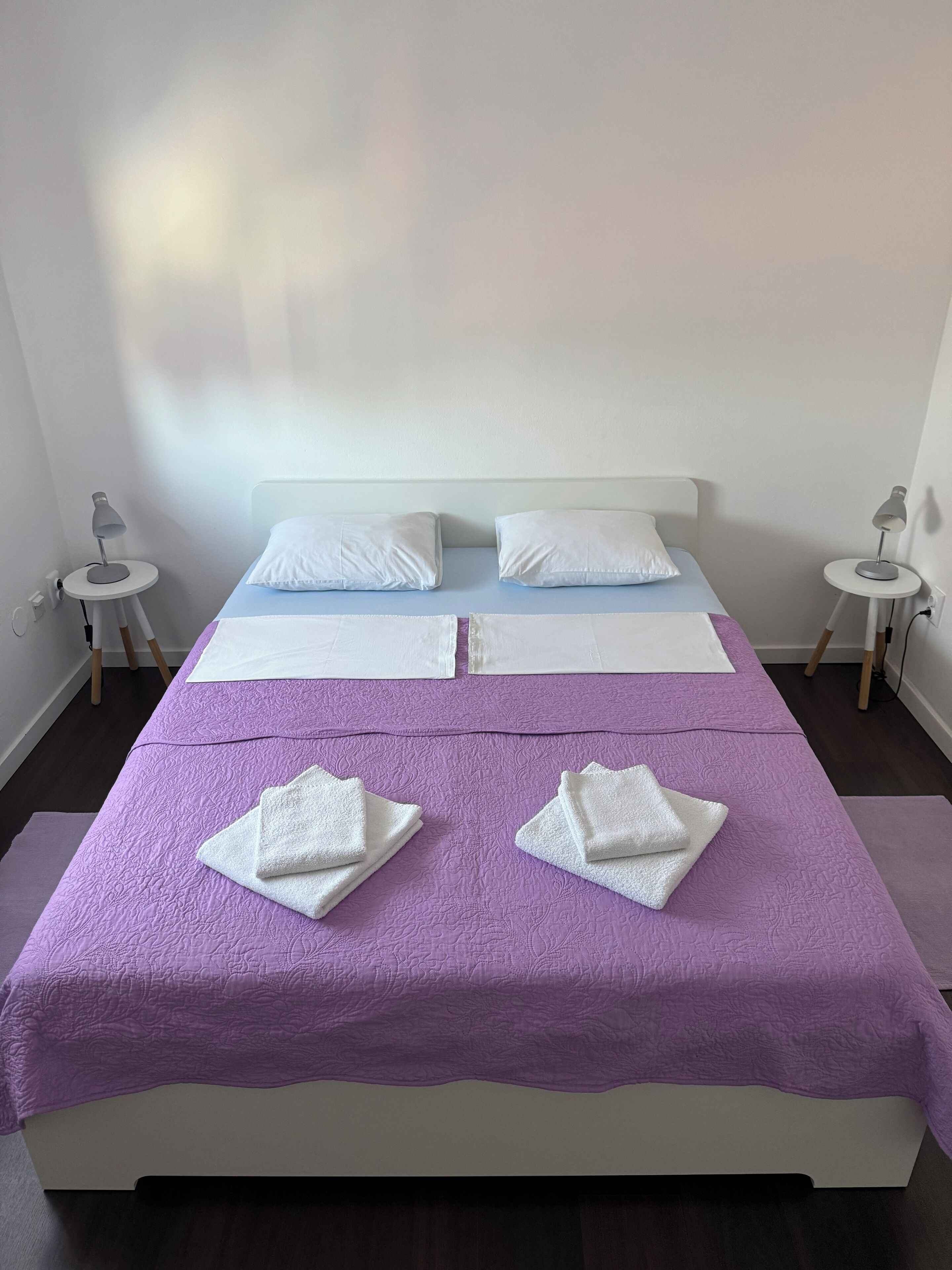 2 bedrooms, travel crib, free WiFi, bed sheets