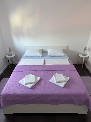 2 chambres, lit parapluie, Wi-Fi gratuit, draps fournis