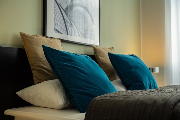 1 Schlafzimmer, Zimmersafe, Schreibtisch, Bügeleisen/Bügelbrett