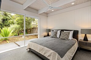 3 bedrooms, iron/ironing board, Internet, bed sheets