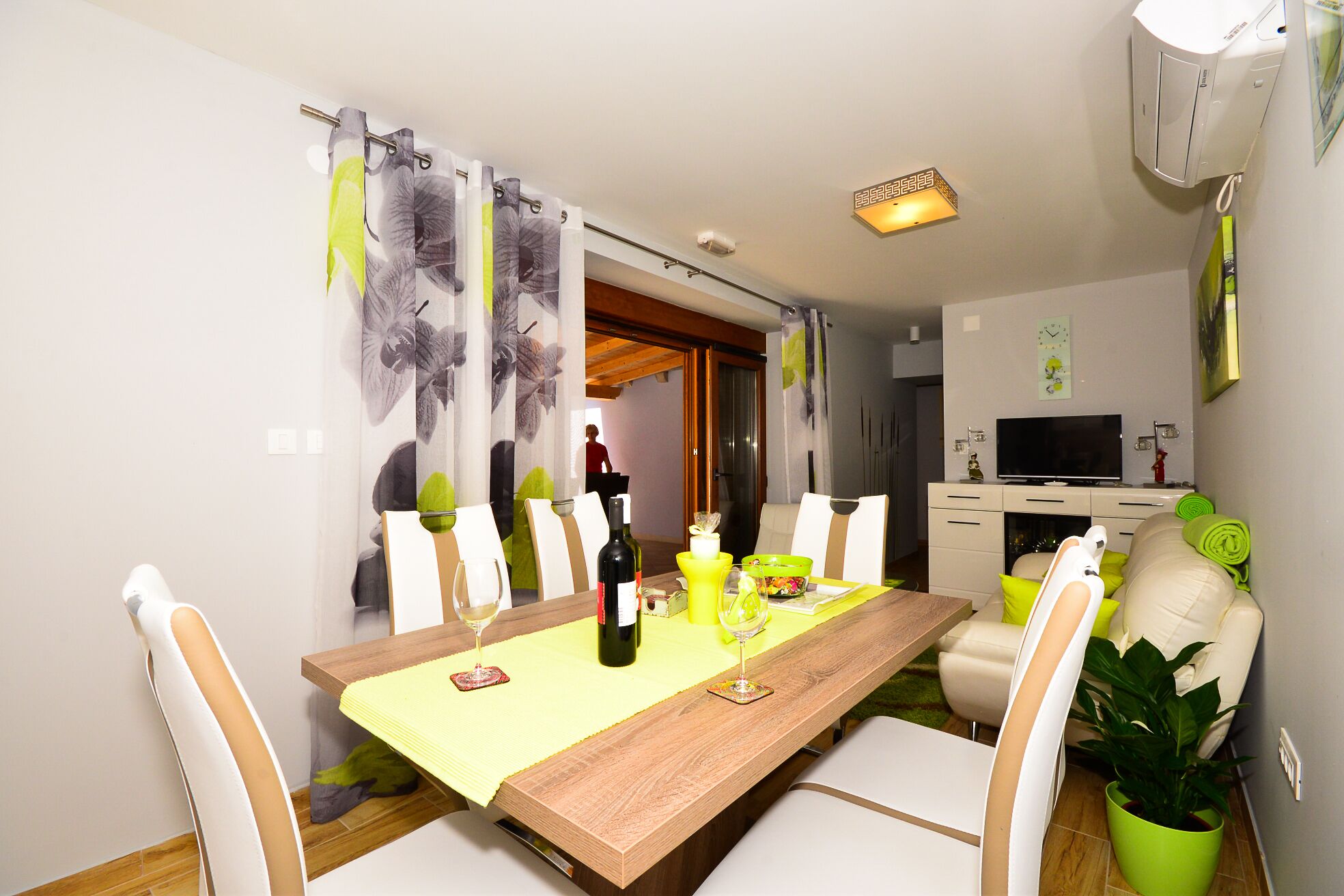 獨棟房屋 (Three Bedroom Home with Terrace and P) | 餐廳