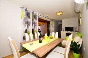 House (Three Bedroom Home with Terrace and P) | Dining room - Holiday Home Belmondo (Konavle)