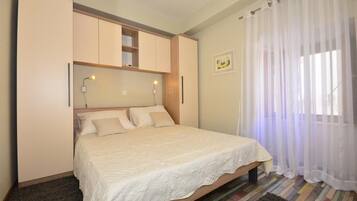 Rumah (Three Bedroom Home with Terrace and P) | 3 kamar tidur, tempat tidur bayi (biaya tambahan), dan Wi-Fi