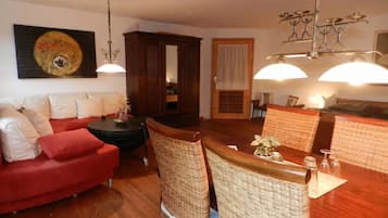 Double Room | Living area | 20-inch TV with satellite channels