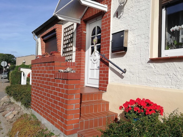 Unclassified image, 1 of 24, button