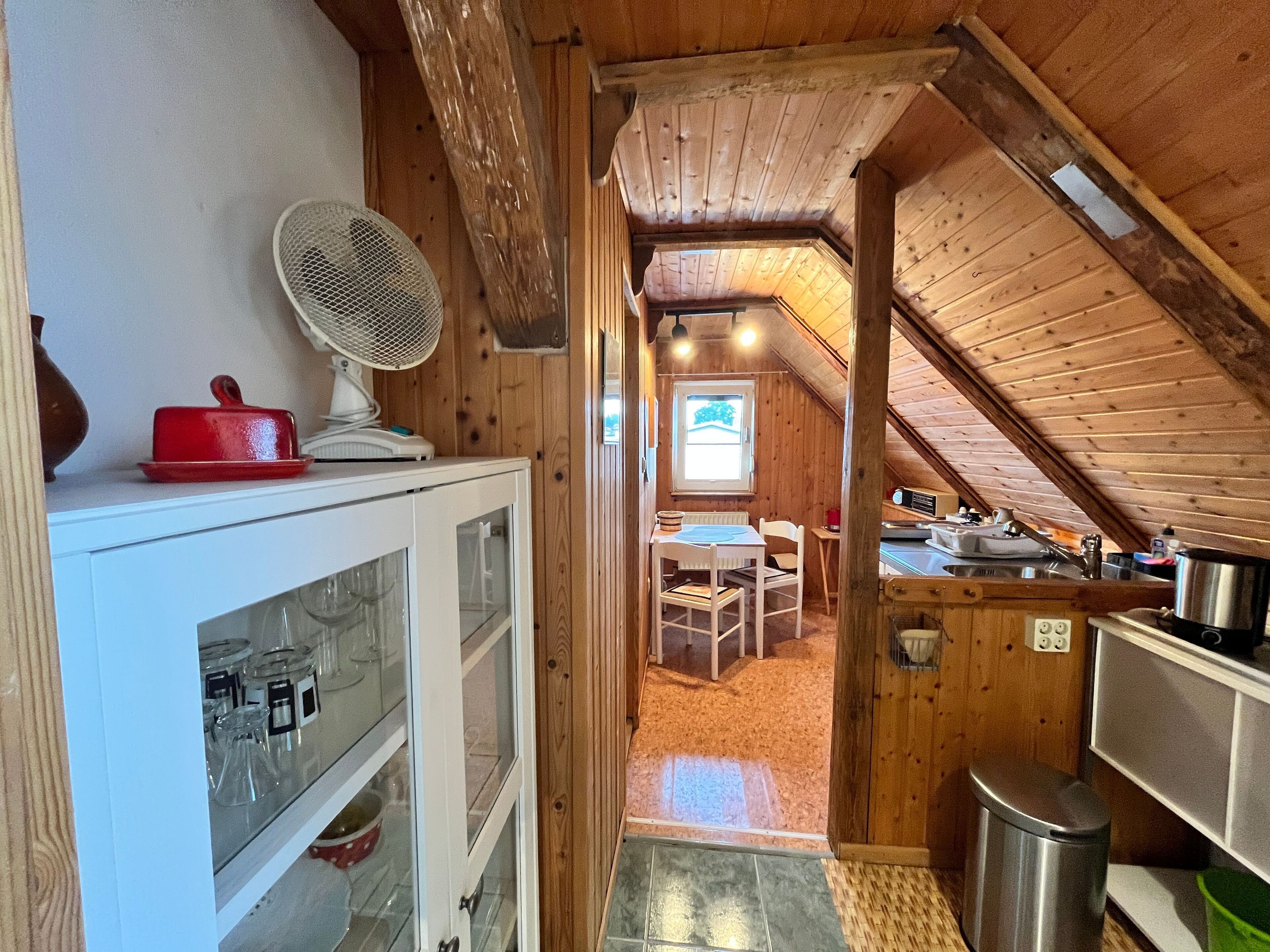 Coffee/tea maker, fridge, electric kettle, toaster