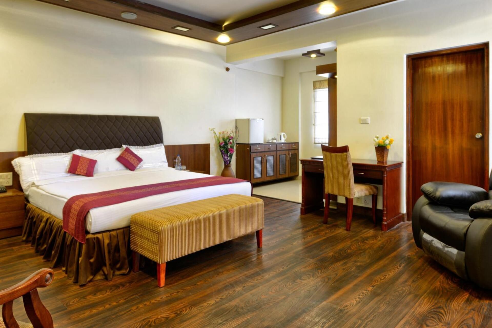 Egyptian cotton sheets, premium bedding, Select Comfort beds, minibar