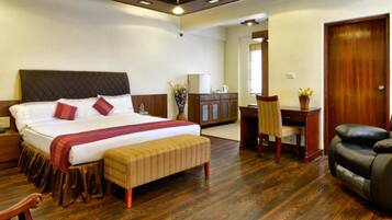 Egyptian cotton sheets, premium bedding, Select Comfort beds, minibar