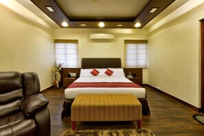 Egyptian cotton sheets, premium bedding, Select Comfort beds, minibar - Pleasant Boulevard MG Road (Bengaluru)