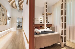 Economy Double Room | Down comforters, minibar, individually decorated, individually furnished - Cálamo Guesthouse (Madrid)