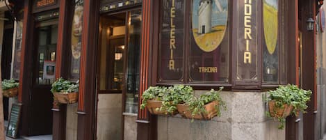 Kontinental frokost hver dag (EUR 8 per person)