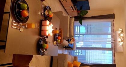 MODERN CHIC NEW APARTMENT close to great food, beach, A/C, balcony views, wi/fi.