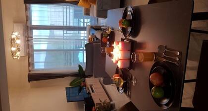 MODERN CHIC NEW APARTMENT close to great food, beach, A/C, balcony views, wi/fi.